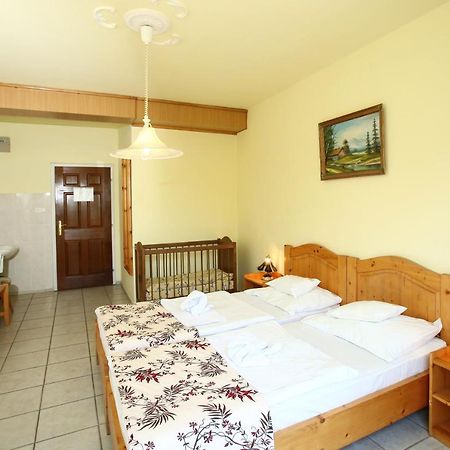 Hotel Korona Хайдусобосло Экстерьер фото