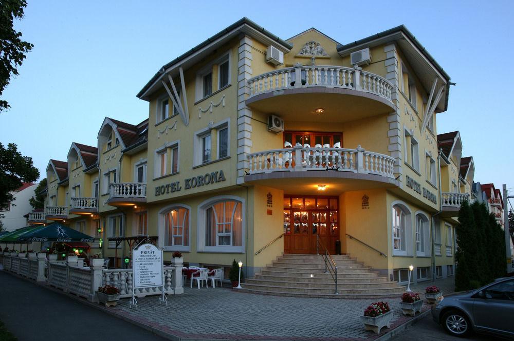 Hotel Korona Хайдусобосло Экстерьер фото