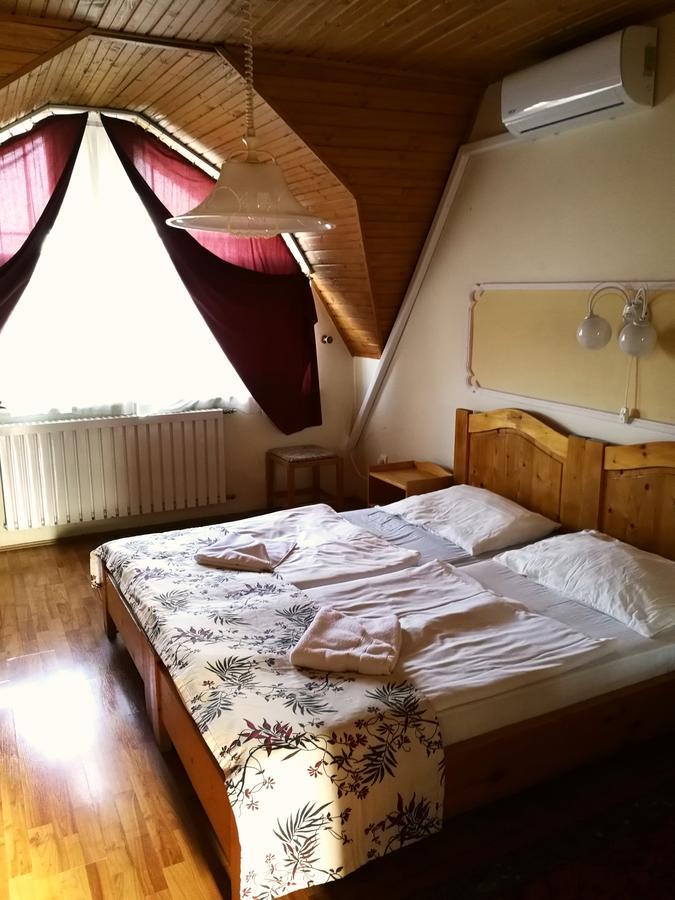 Hotel Korona Хайдусобосло Экстерьер фото