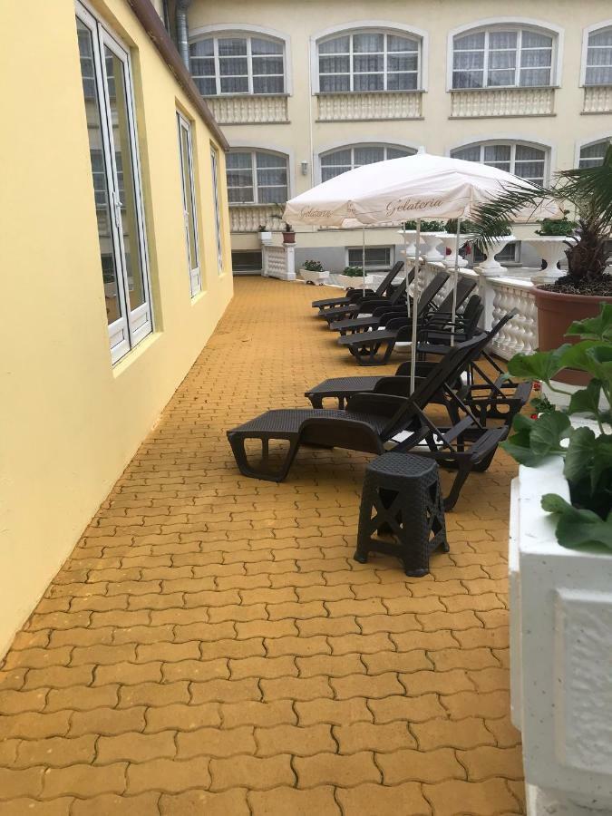 Hotel Korona Хайдусобосло Экстерьер фото