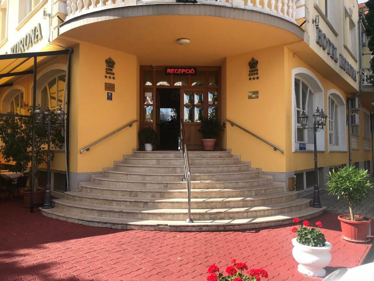 Hotel Korona Хайдусобосло Экстерьер фото
